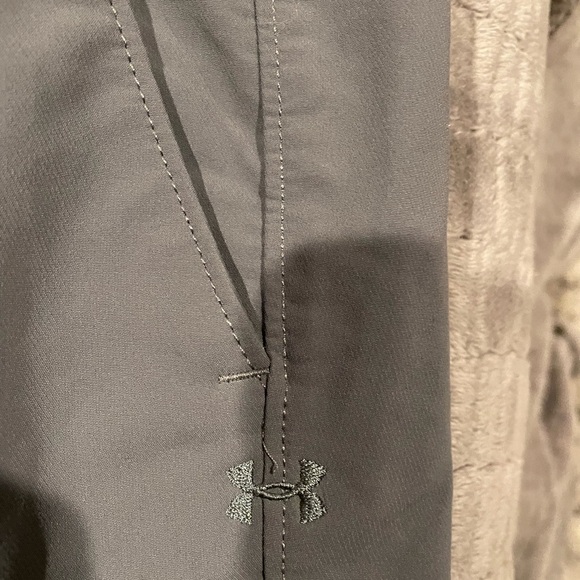 Under Armour Men's Gray  Flat Front Golf Shorts Size 38 - Picture 5 of 5